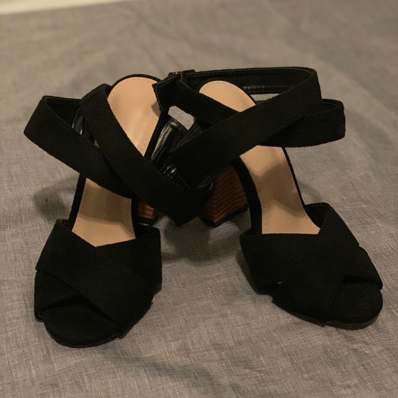 SHEIN Peep Toe Cross Strap Chunky Heels - Picture 2 of 4